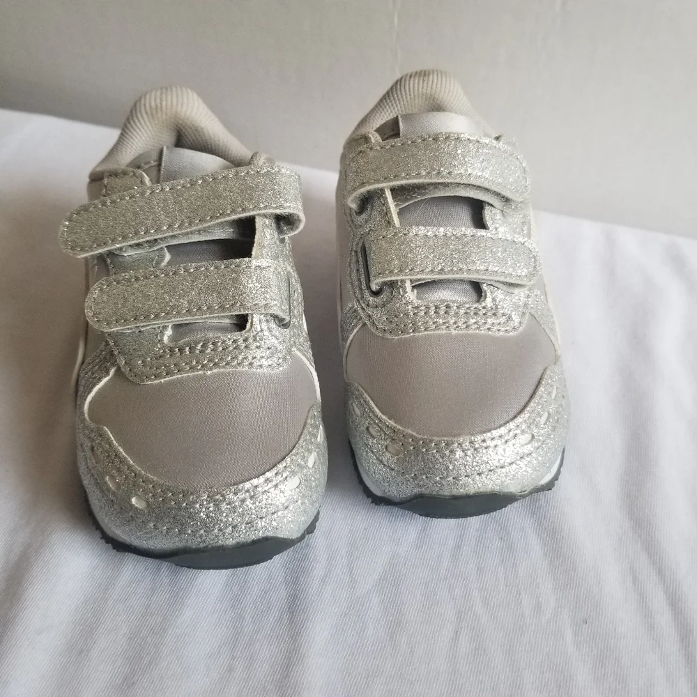 Toddler Puma Running Shoes Size CA 5.0 EUC/U.S 5C Silver,White&Sparkly - Picture 4 of 15